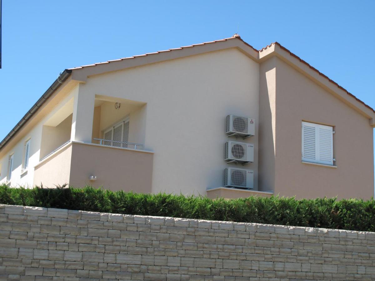 Apartments Mia Krk Krk Town Exterior photo