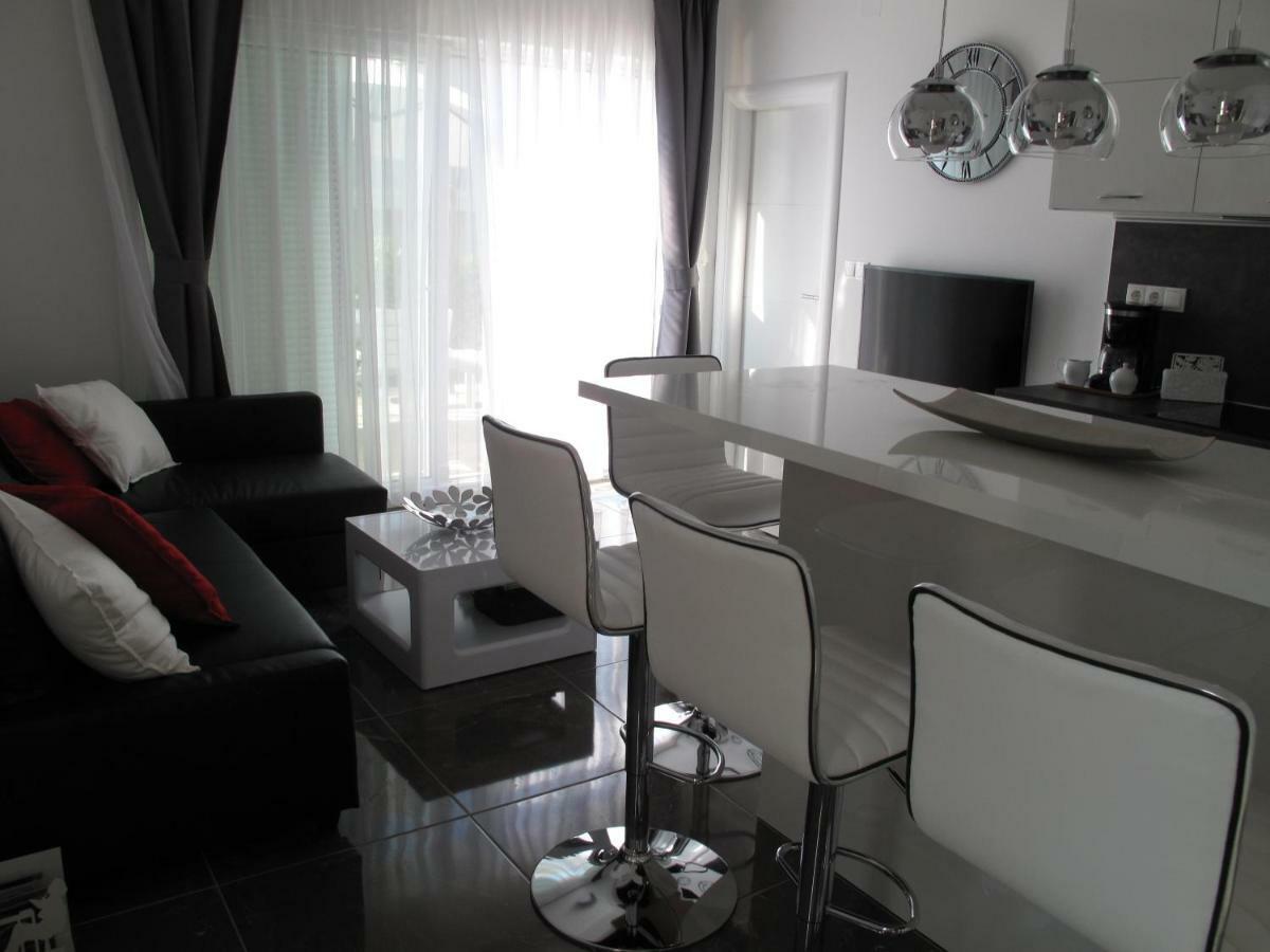 Apartments Mia Krk Krk Town Exterior photo